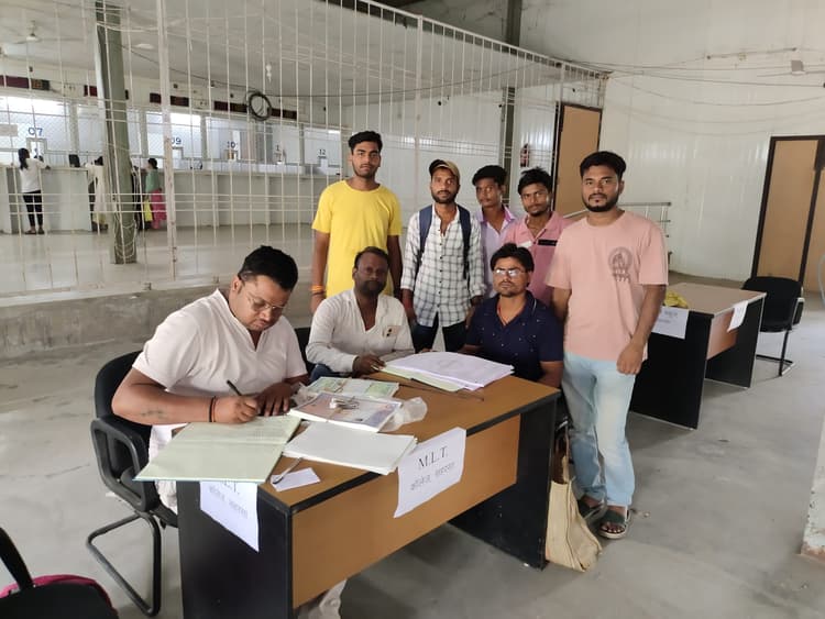 कैंप मोड में इंटरमीडिएट में सफल बच्चों के बीच वितरण किया गया औपबंधिक प्रमाणपत्र