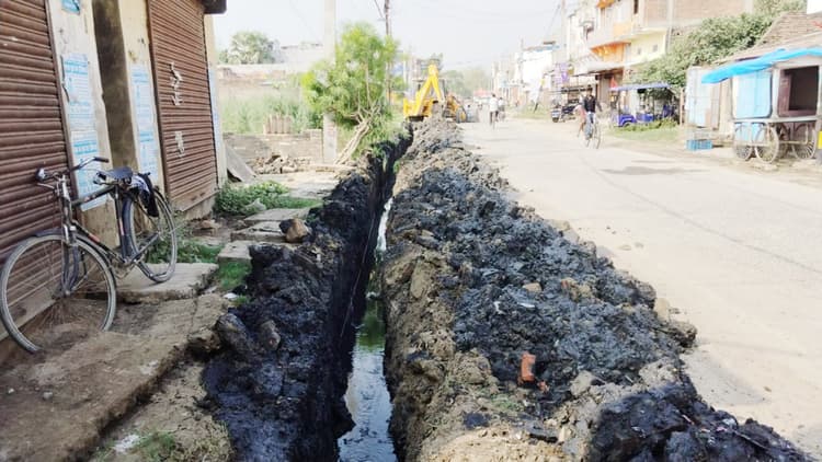 मानसून पूर्व नप क्षेत्र में युद्ध स्तर पर शुरू हुआ नाला उड़ाही कार्य