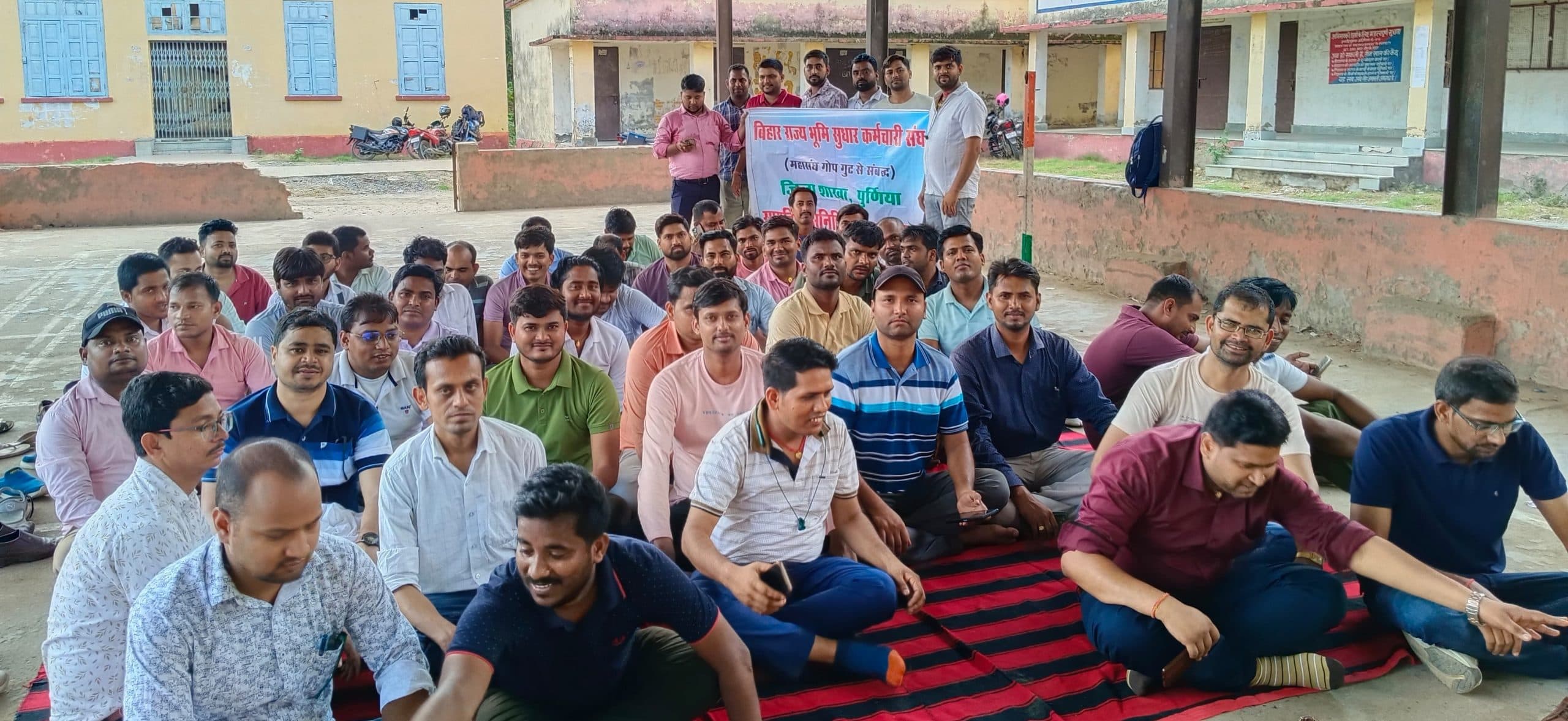 राजस्व कर्मचारी की हड़ताल से कामकाज प्रभावित