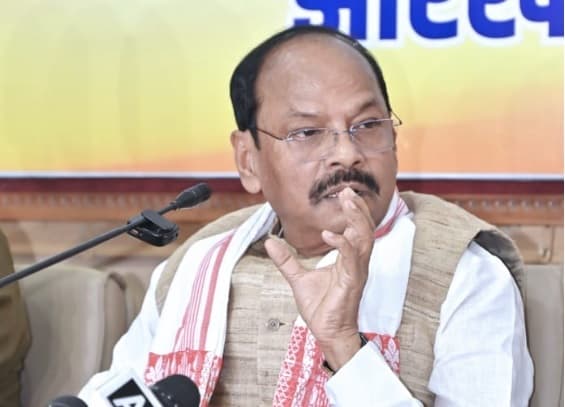 Political News : विदेशी धर्म मानने वालों के दबाव में पेसा लागू नहीं कर रही है सरकार : रघुवर दास