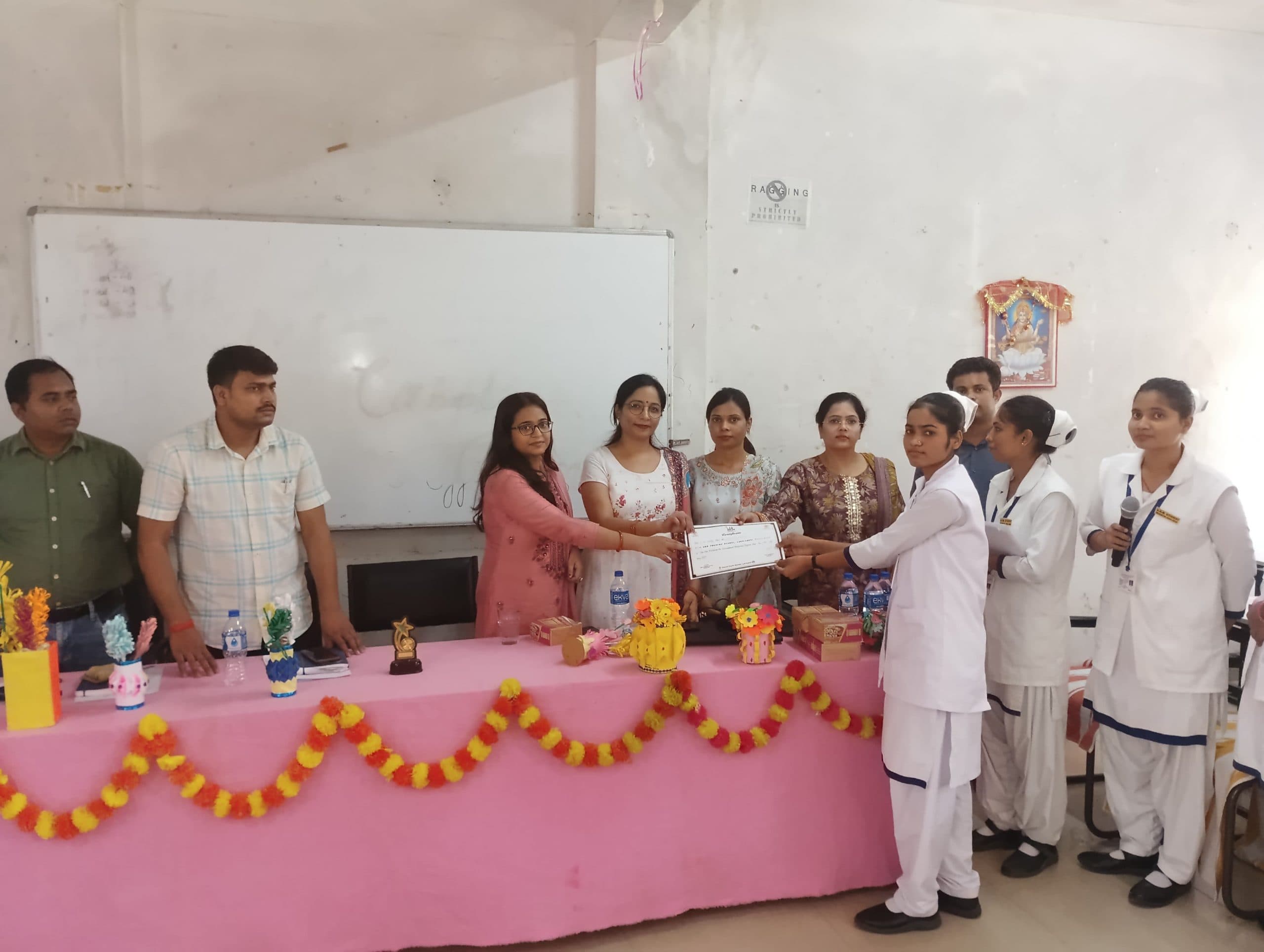 माहवारी को लेकर छात्राओं को किया गया जागरूक