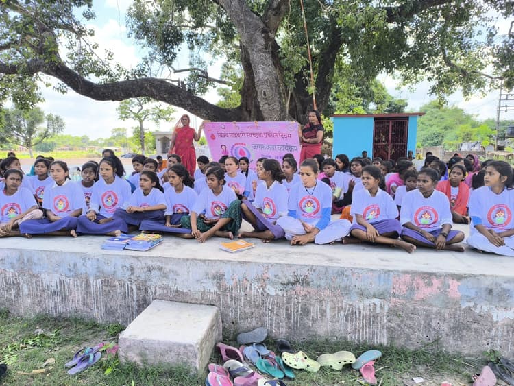 महावारी के दौरान किशोरी बालिकाओं को खुद की देखभाल करना आवश्यक : डीपीओ