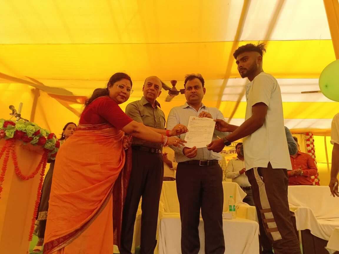 नियोजन मेला में 500 अभ्यर्थियों का चयन, डीएम ने दिया नियुक्ति पत्र
