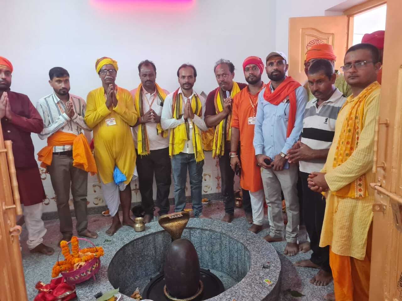 फणीश्वरनाथ शिव मंदिर में हुई शिवलिंग स्थापना