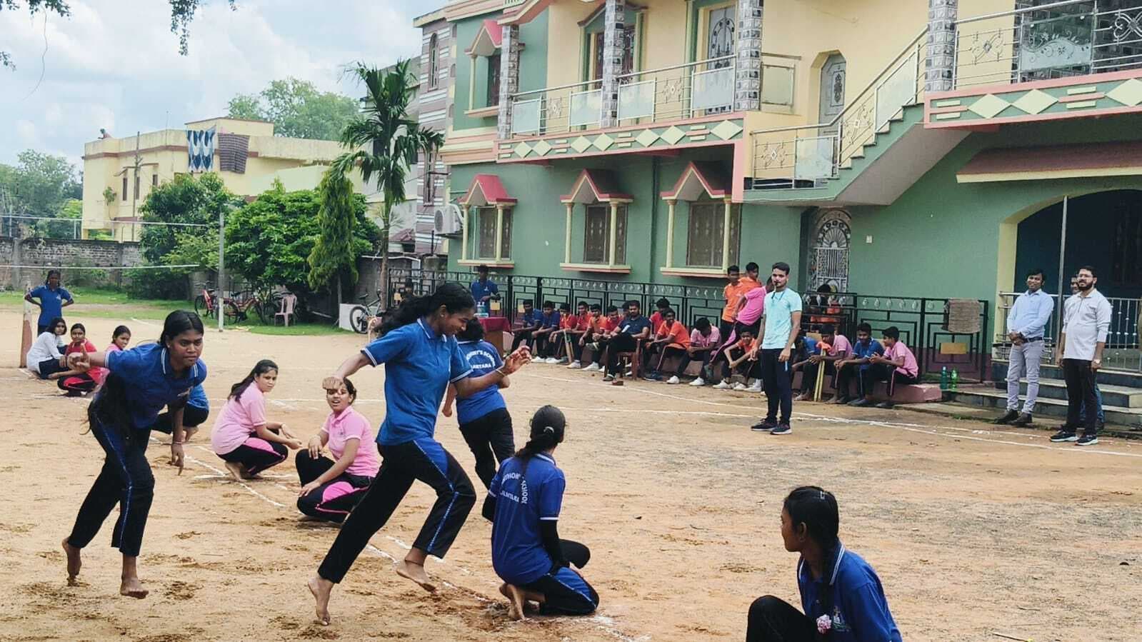 समर कैंप में बच्चों ने बॉलीबॉल व खो-खो खेल में लिया भाग