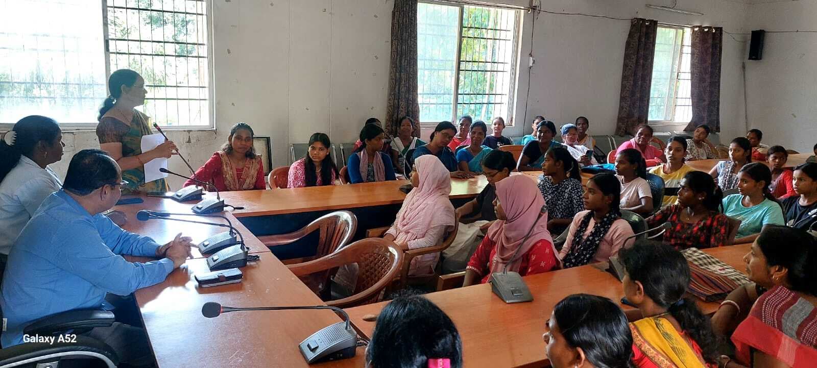 किशोरियों को मासिक धर्म के बारे में विस्तार से बताया गया