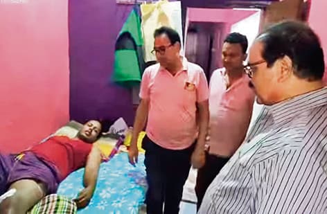 Saran News : एकमा में व्यवसायी पर फायरिंग और लूट के विरोध में बंद रही दुकानें, बुधवार को लौटी बाजार में रौनक