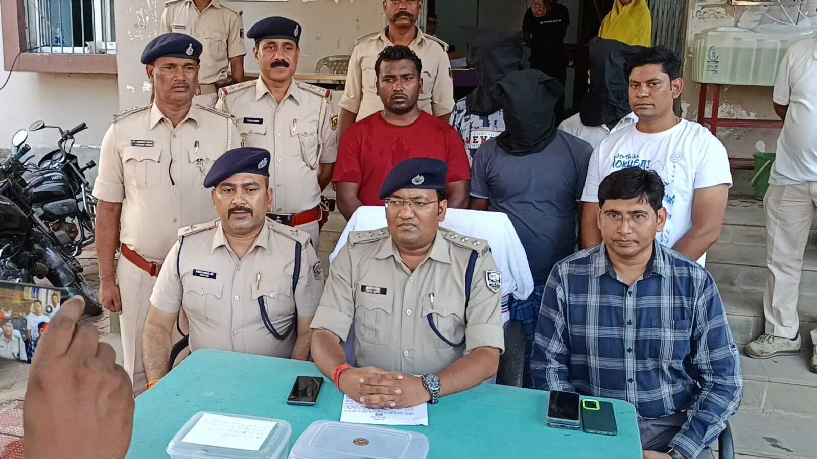 रामनगर में युवती की हत्या मामले में महिला समेत चार आरोपी गिरफ्तार, हत्या में प्रयुक्त चाकू बरामद