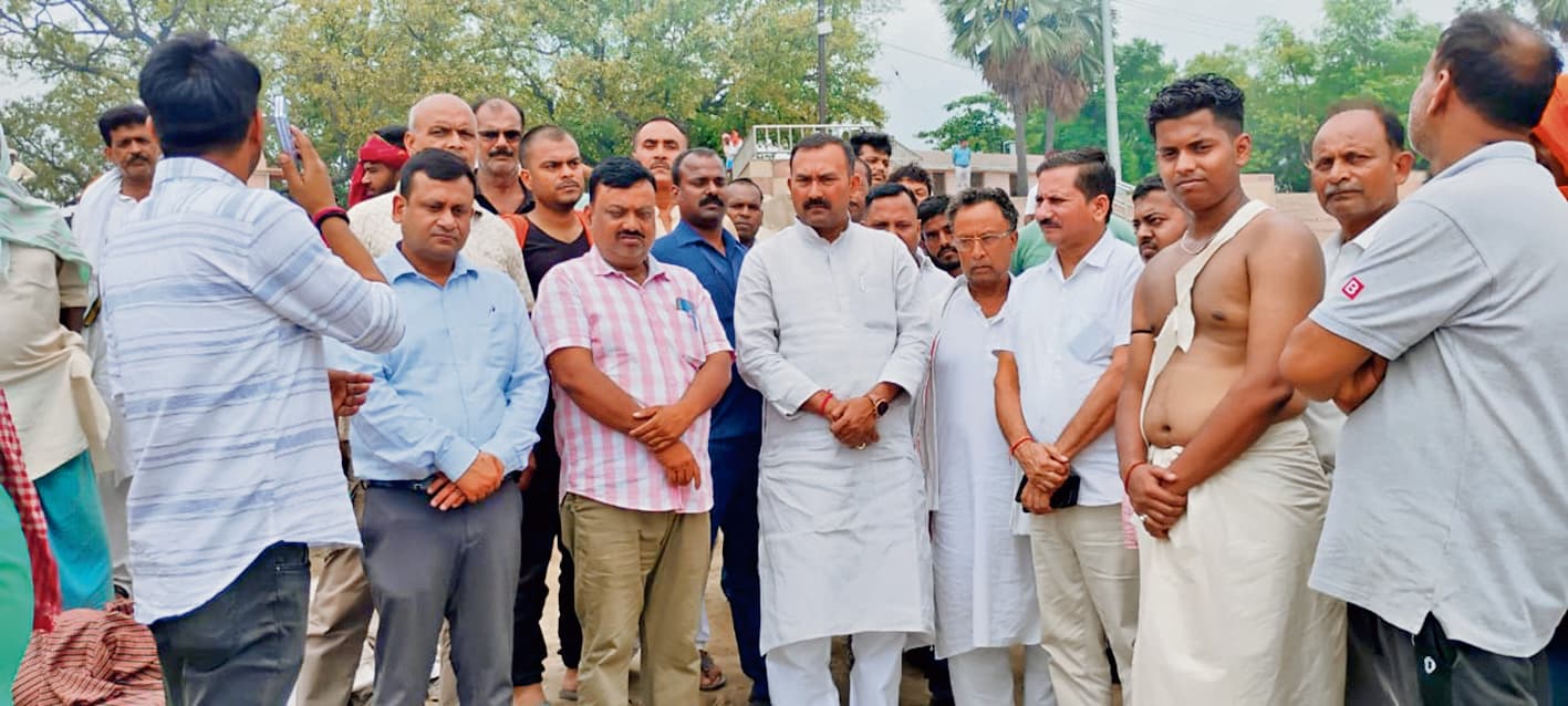 Saran News : सेमरिया में डबल मर्डर से शोक का माहौल, जनप्रतिनिधियों ने दी श्रद्धांजलि