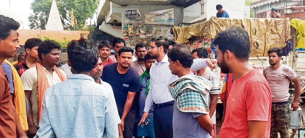 Saran News : खनुआ नाला निर्माण में बाधा बना मछलीहट्टा किया गया स्थानांतरित