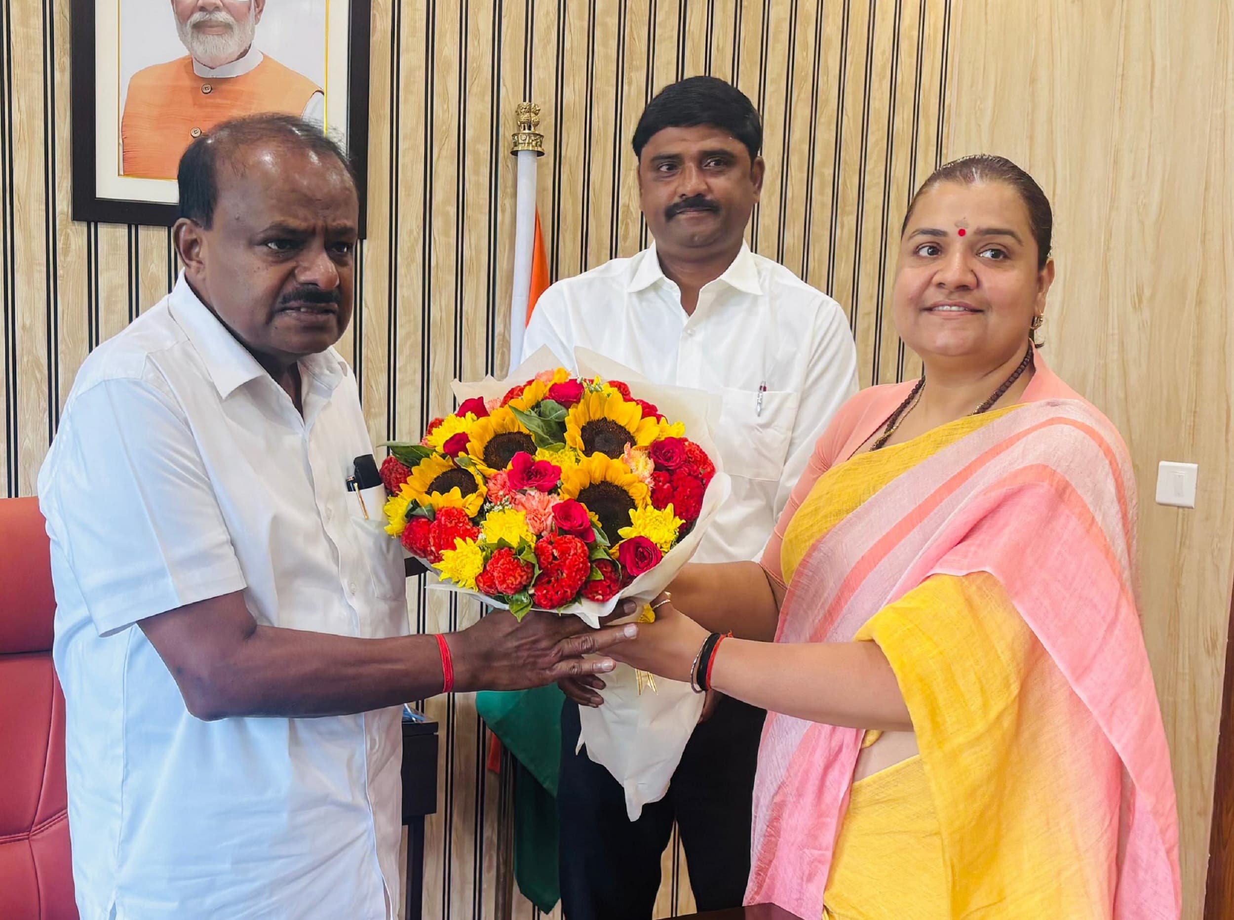 Bokaro News : बोकारो हवाई अड्डे को जल्द शुरू कराने को लेकर केंद्रीय इस्पात मंत्री से मिलीं विधायक