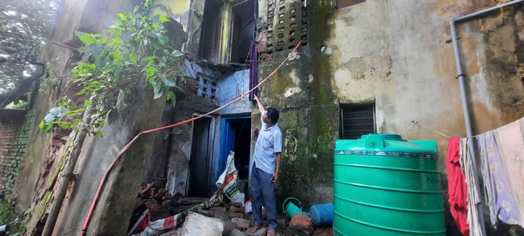 Bokaro News : सीसीएल क्वार्टर की बालकनी गिरी, बचे लोग