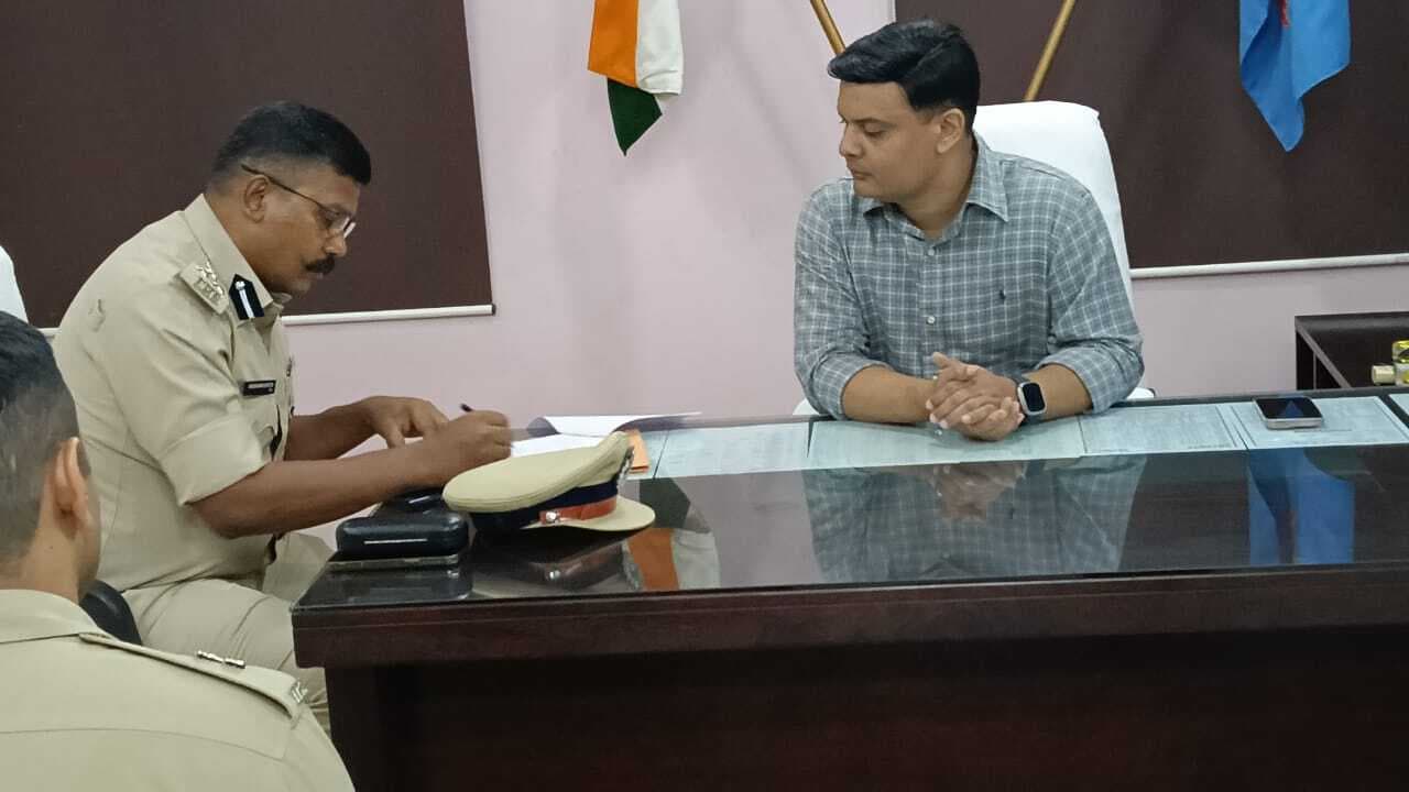 Chaibasa News : प. सिंहभूम से नक्सलियों को खत्म करेंगे, अपराध नियंत्रण पर फोकस - डीआइजी अनुरंजन किस्पोट्टा