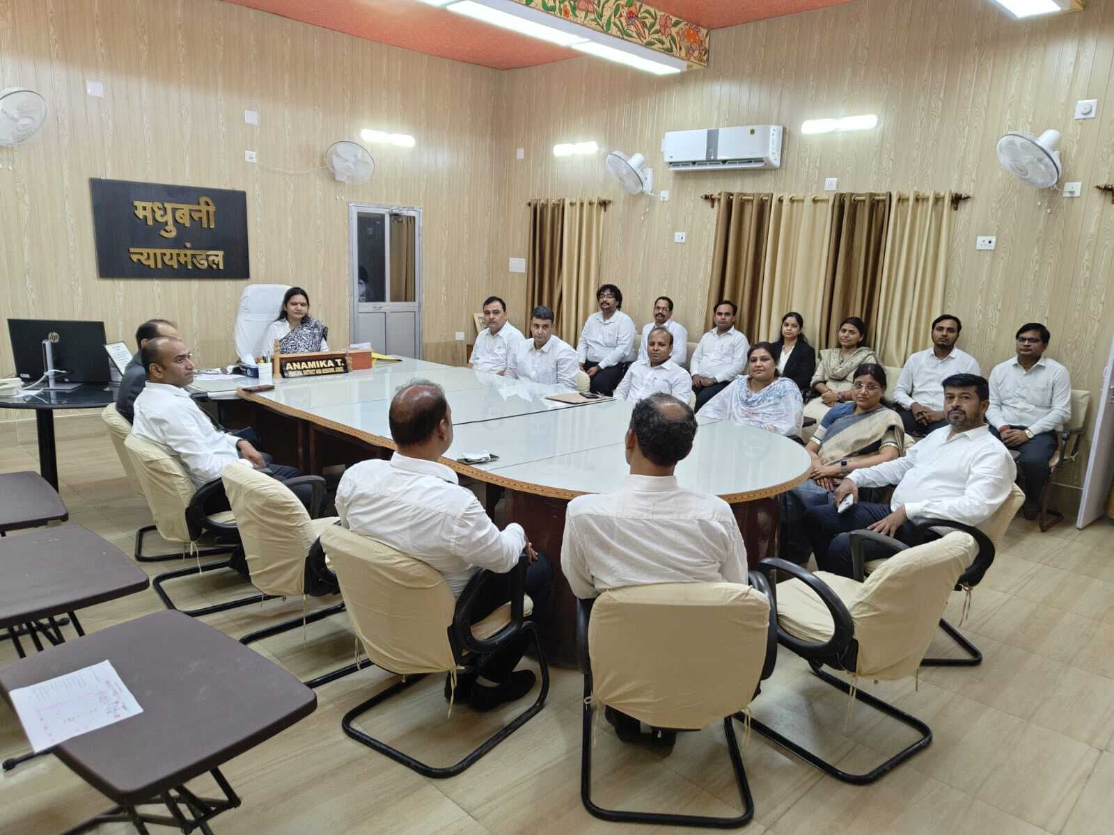 Madhubani News : आस्था कार्यक्रम की सफलता के लिए न्यायिक अधिकारियों ने की बैठक