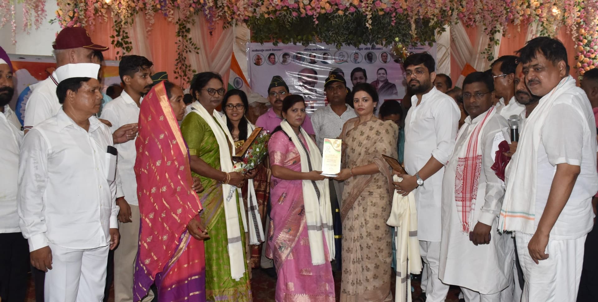Bokaro News : कांग्रेस ने पूर्व सैनिकों को किया सम्मानित