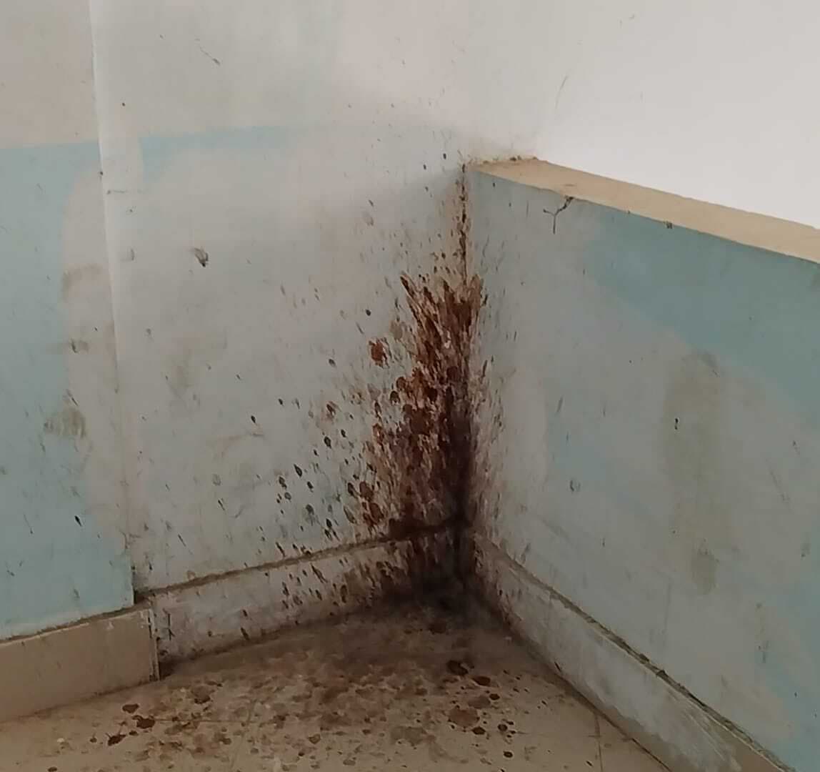 अमदाबाद प्रखंड व अंचल कार्यालय की दीवारें बनी पीकदान