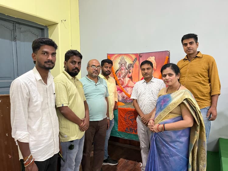 देश के विकास में शिक्षा का योगदान अहम, विनय सिंह