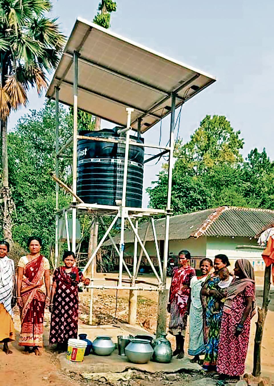 East Singhbhum News : पेयजल योजनाओं पर करोड़ों खर्च फिर भी पानी के लिए बहा रहे पसीना