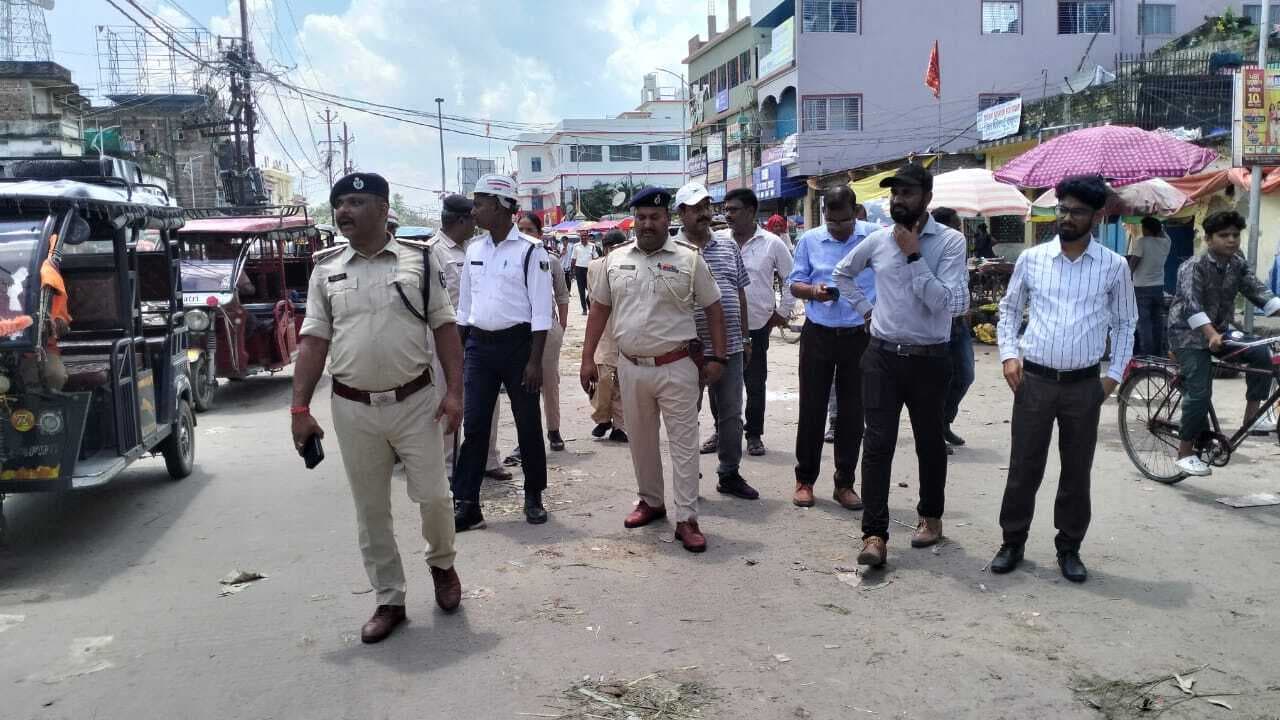 बाटा चौक से न्यू मार्केट तक अतिक्रमण पर चला प्रशासन का डंडा