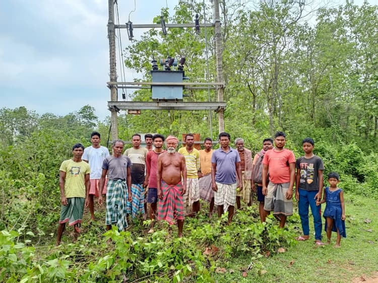 East Singhbhum News : डाही टोला का ट्रांसफॉर्मर खराब एक सप्ताह से अंधेरे में ग्रामीण