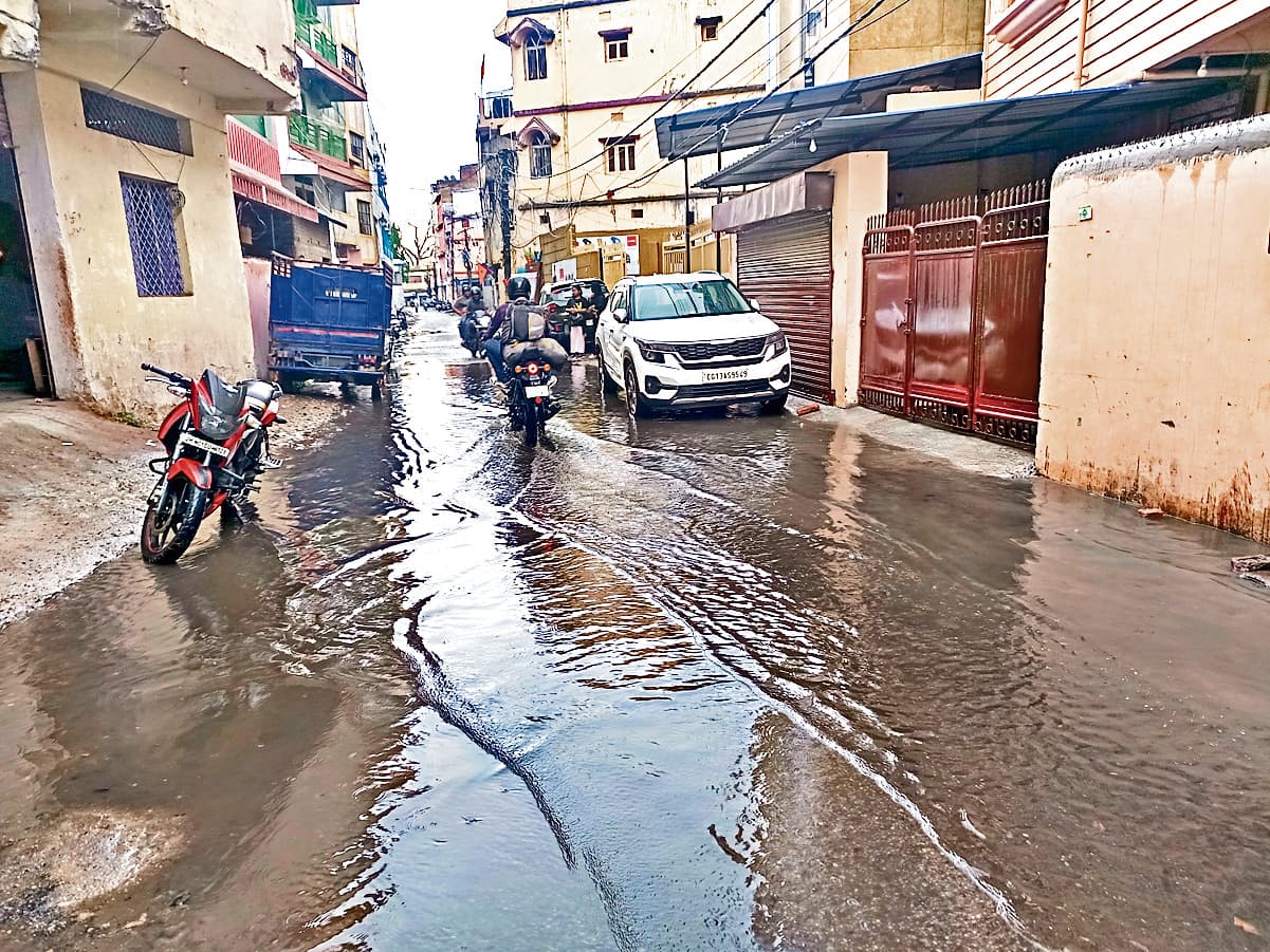 Ranchi News : बारिश से राजधानी रांची की सड़कें बनीं तालाब, घरों में घुसा पानी