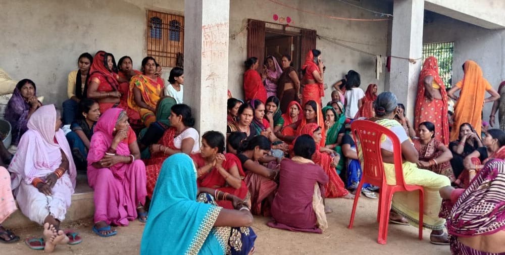 28 घंटे के बाद सौंपा शव, पोस्टमार्टम के बाद लाया गया गांव