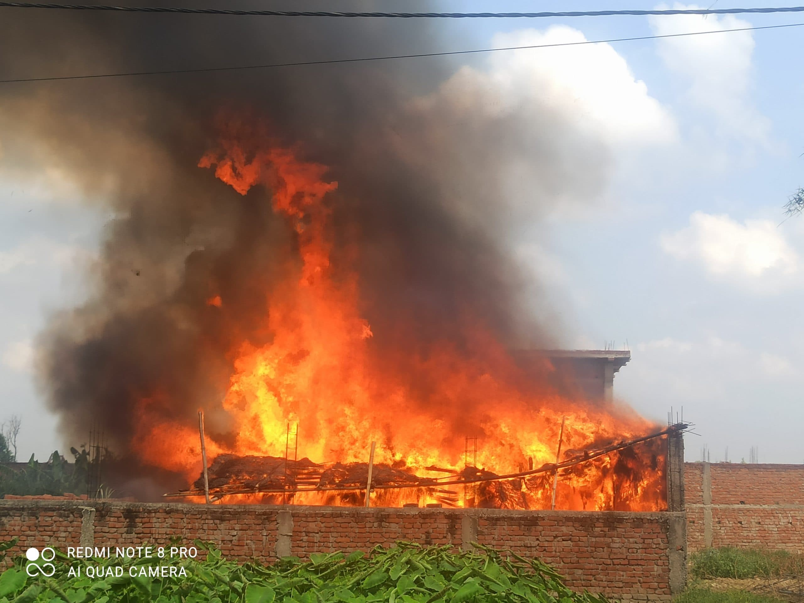 दरिहट में आग से झोपड़ी जलकर खाक