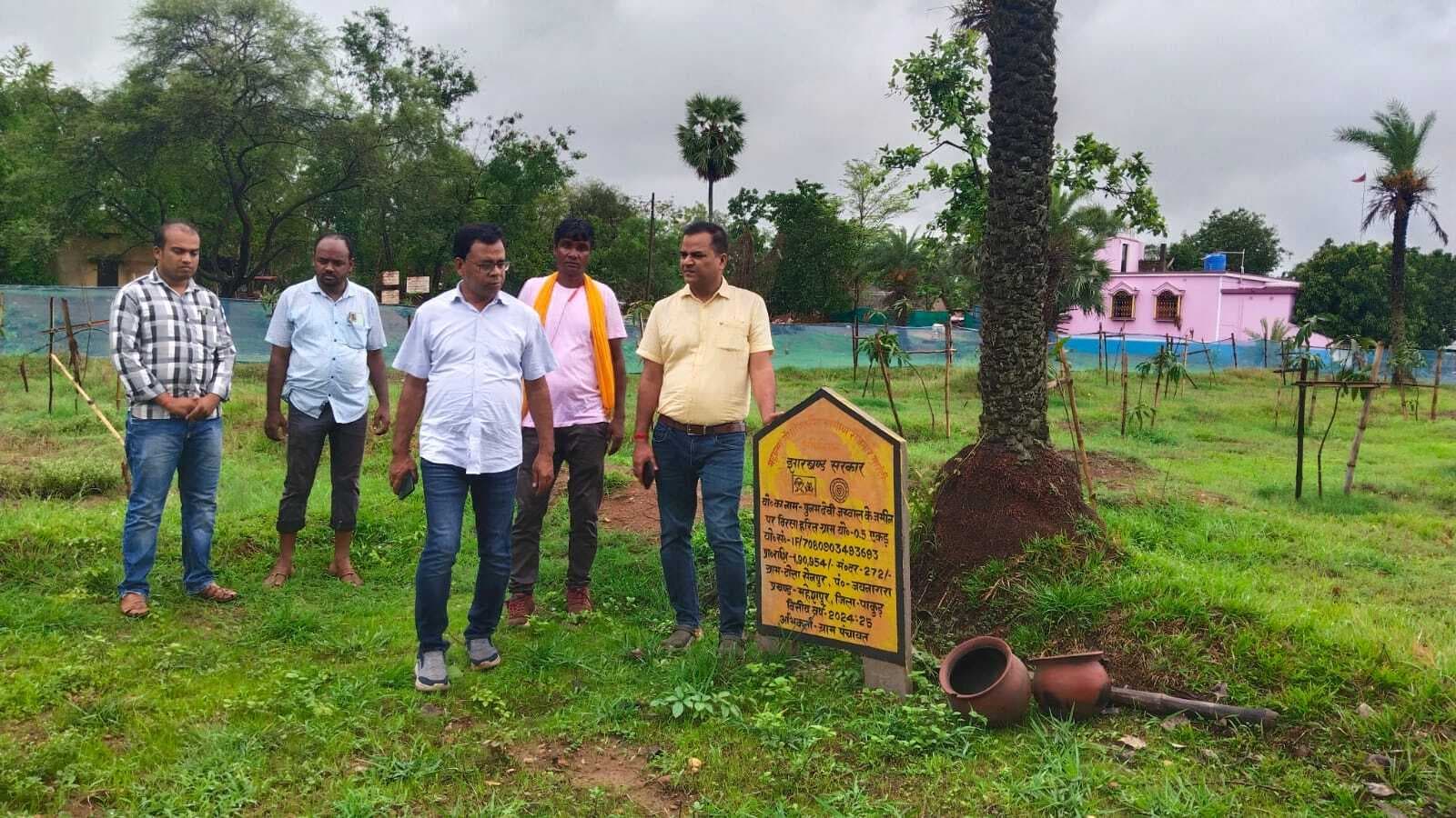 बीडीओ ने पीएम व अबुआ आवास का किया निरीक्षण