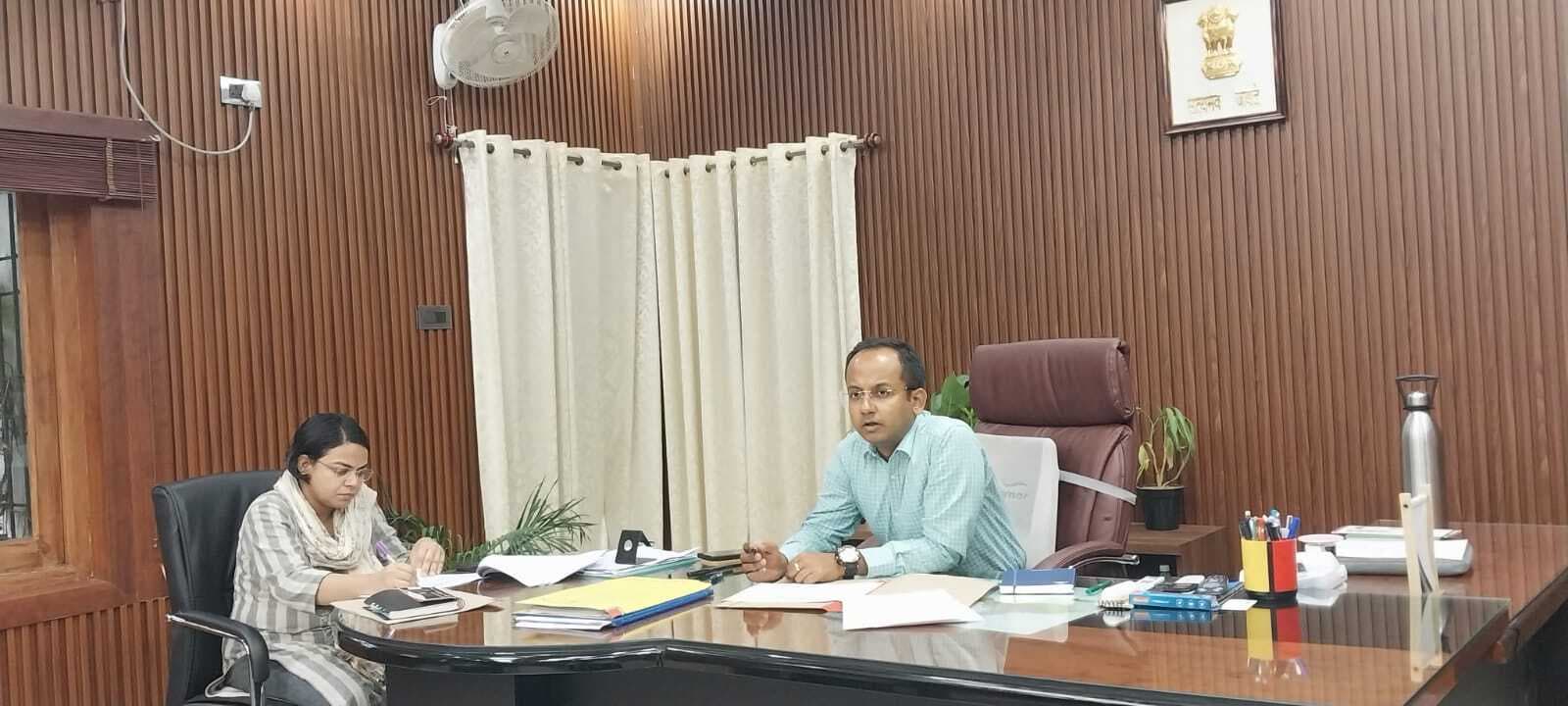 पालना घर के मुख्य द्वार पर सीसीटीवी कैमरे लगाएं : डीएम