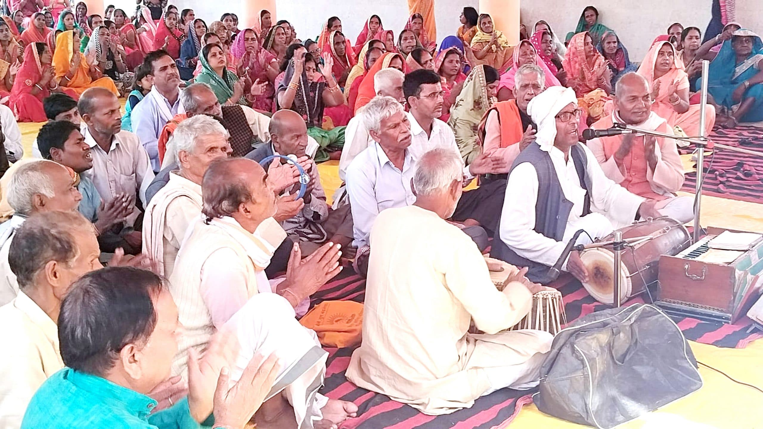 परिनिर्वाण दिवस पर उमड़ी शिष्यों और श्रद्धालुओं की भीड़, गुरु भक्ति के गीतों से गूंजा क्षेत्र, शिष्यों ने गुरु को याद कर किया नमन