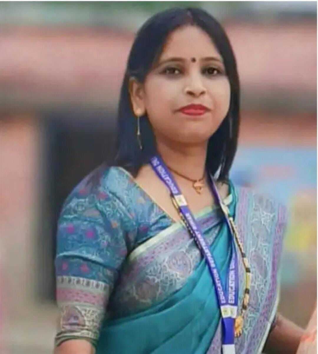 शिक्षिका पुष्पा प्रसाद को मिला टीचर ऑफ द मंथ का अवार्ड, अभिभावकों को जोड़ते हुए बच्चों को प्रेरित कर बनीं मिसाल