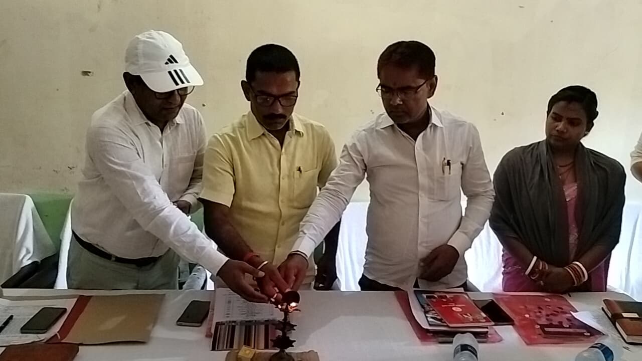 आवास योजना में में खुलेआम राशि की हो रही उगाही