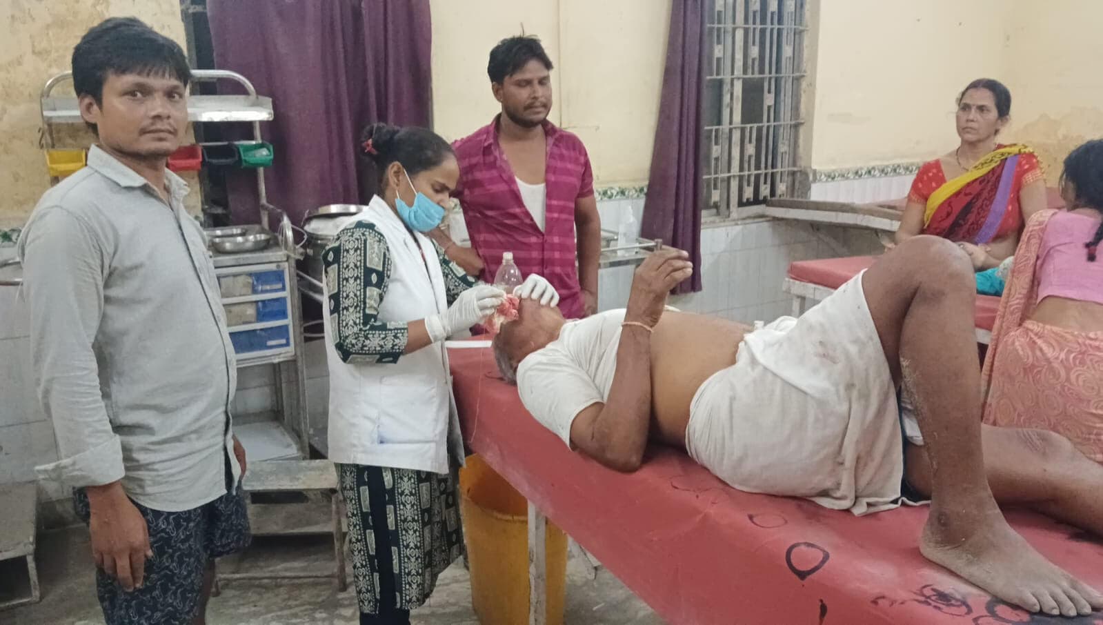 सिधवलिया में जमीन विवाद को लेकर तीन लोग घायल