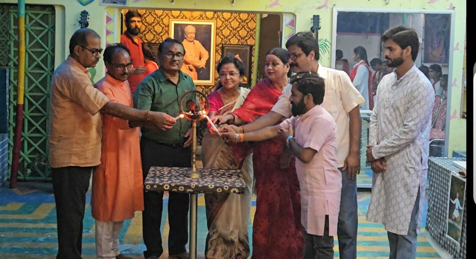 कार्यशाला से जीवंत हो रही परंपरा