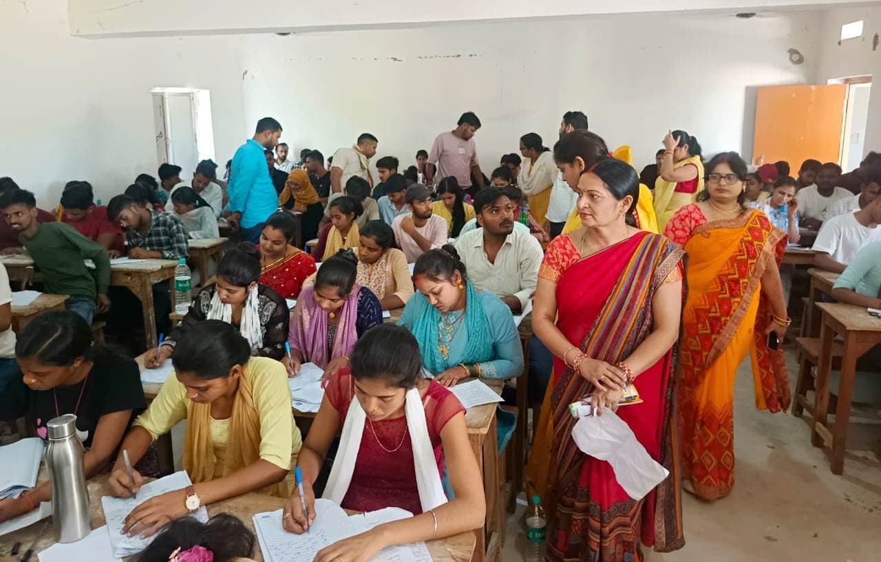 कदाचार मुक्त वातावरण में ली जा रही स्नातक की परीक्षा