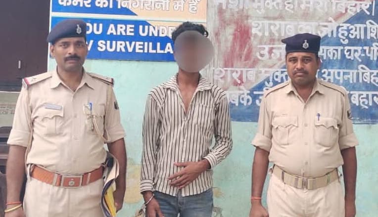 चोरी के दो मोबाइल के साथ शातिर गिरफ्तार