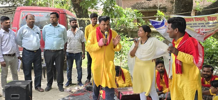 श्रम विभाग ने नुक्कड़ नाटक का किया गया आयोजन, लोगों को किया गया जागरूक