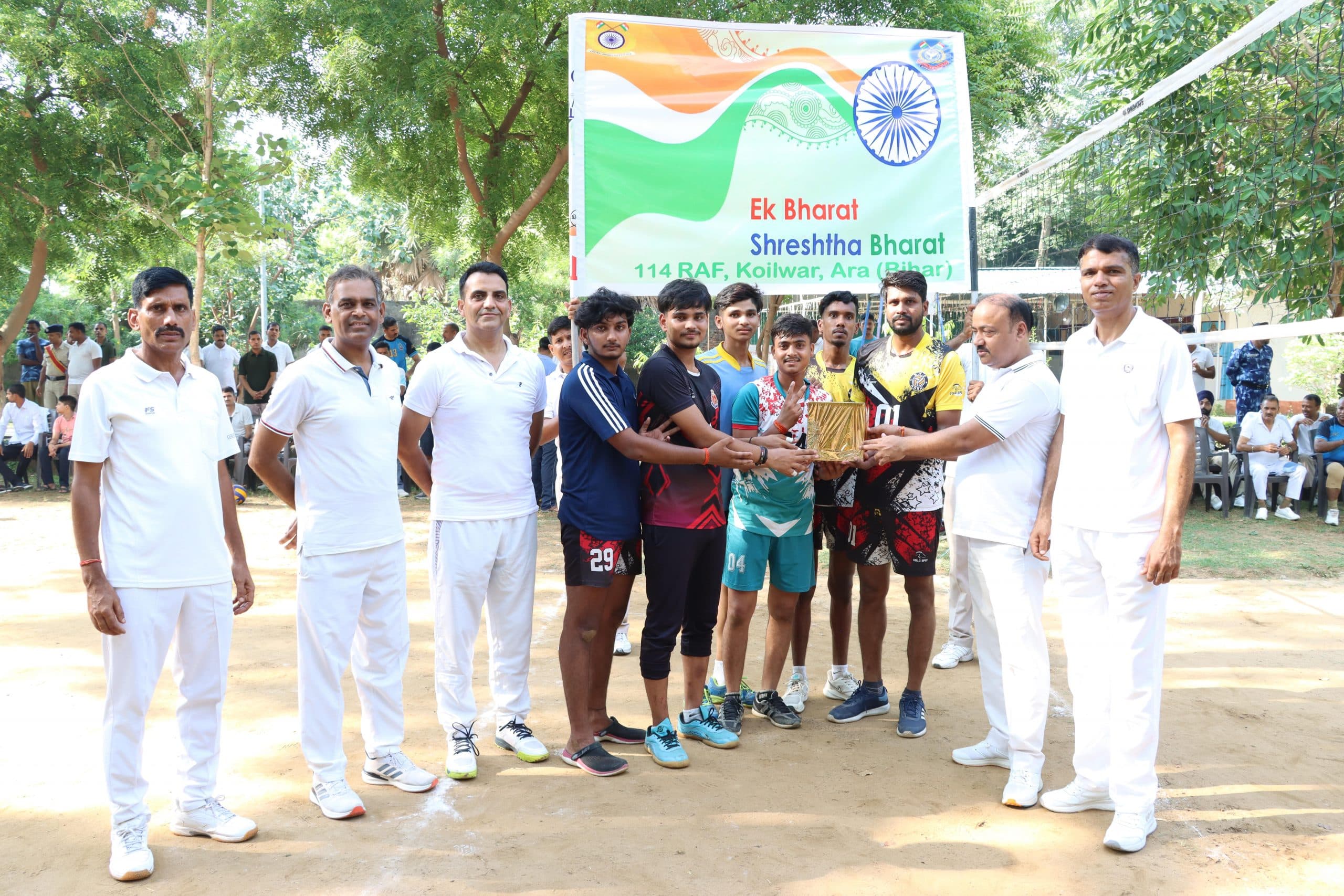 वॉलीबॉल टूर्नामेंट में नरही की टीम विजयी