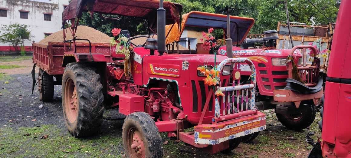 डीटीओ ने बालू लदे दो ट्रैक्टर किया जब्त