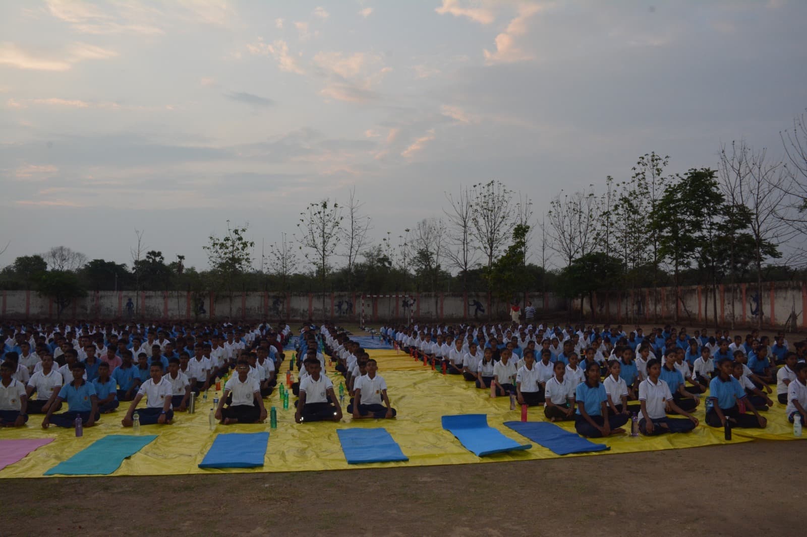 कैडेटों ने किया योगाभ्यास, इसके लाभ से हुए अवगत