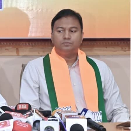 Political News : वित्त आयोग पर झामुमो की टिप्पणी संविधान और संघीय ढांचे का अपमान : भाजपा