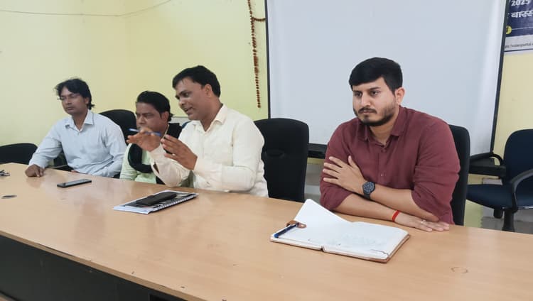 आयुष्मान कार्ड बनाने के काम में लायें तेजी अन्यथा होगी कार्रवाई, एसडीओ