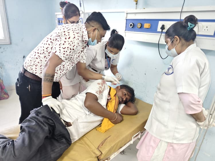 बारात में नाच के दौरान विवाद में अगुआ को पीटा