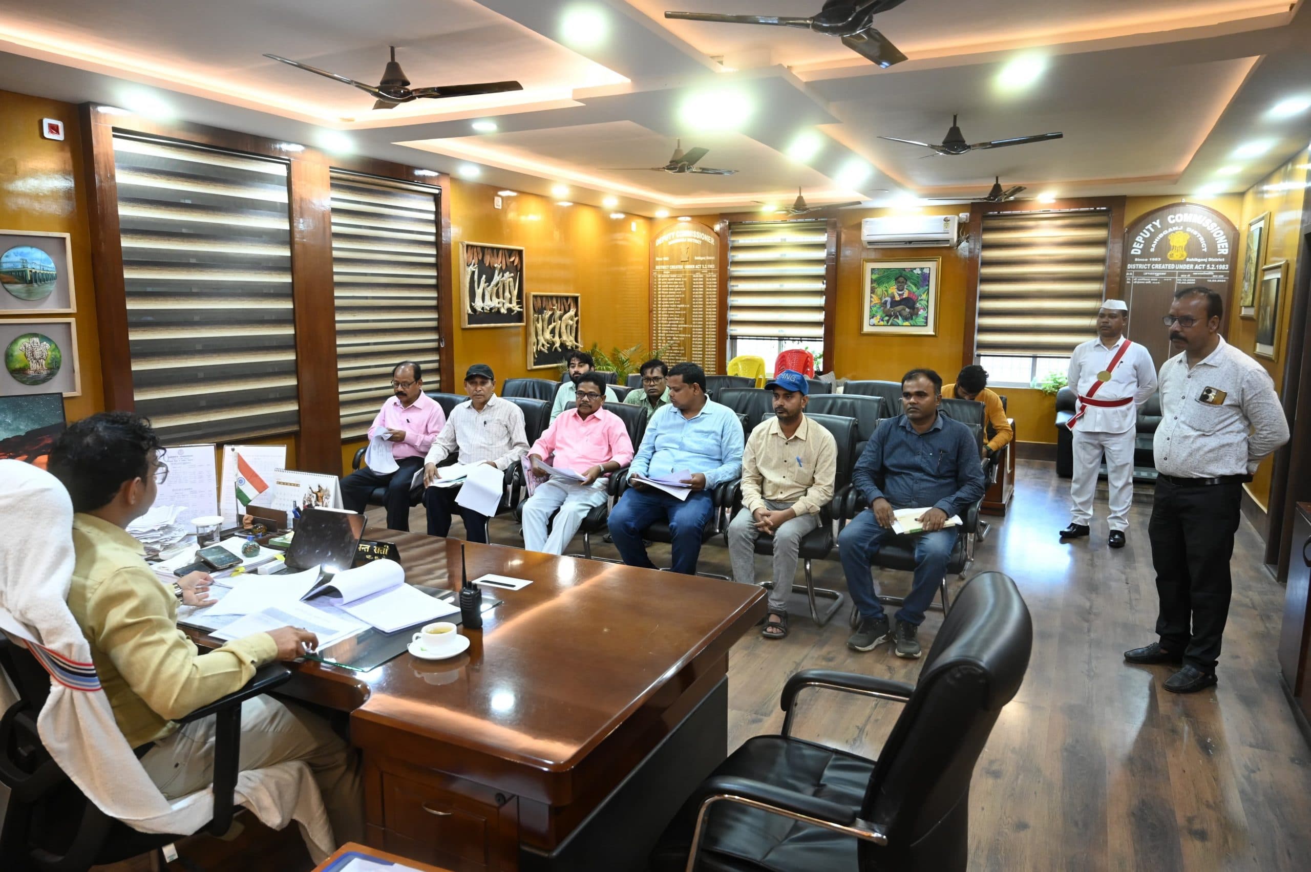 समय-सीमा में सभी निर्माण कार्य पूरा करायें : डीसी