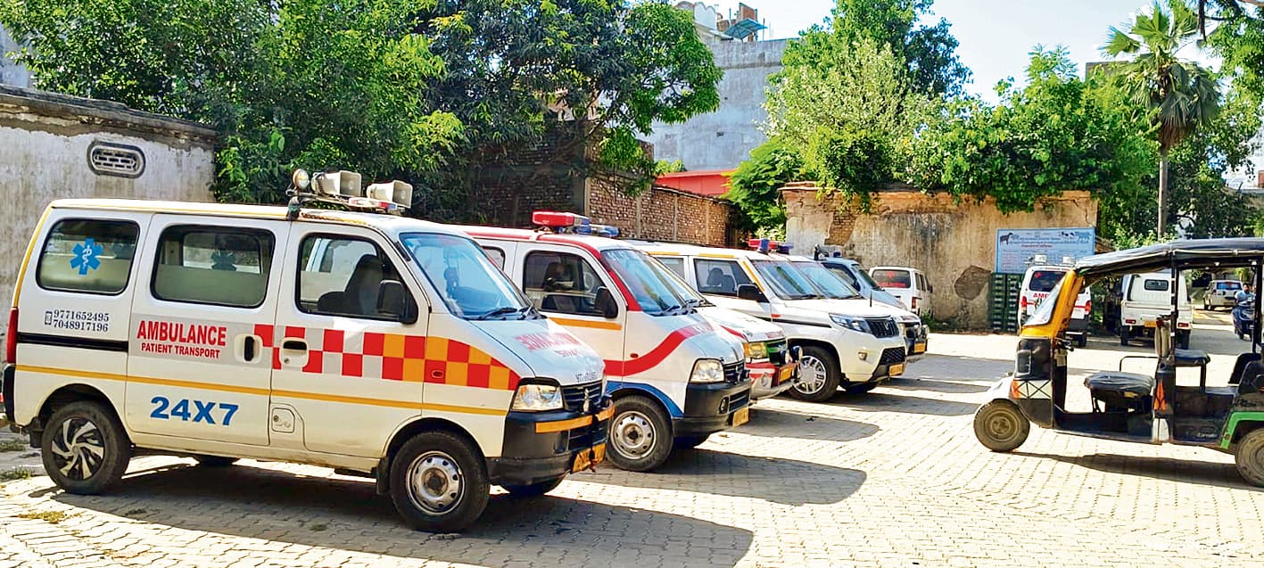 Gopalganj News  : दूरी से नहीं, मरीज की स्थिति देखकर वसूला जा रहा है एंबुलेंस का किराया