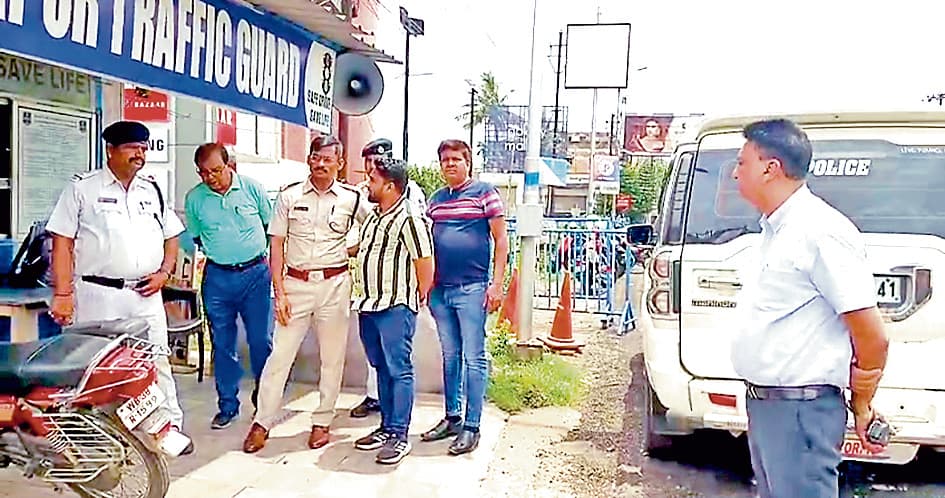 बर्नपुर रोड पर निगम-पुलिस ने चिह्नित किये तीन पार्किंग जोन