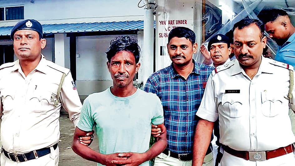 दुर्गापुर में लोहे की फैक्टरी से चोरी सीसीटीवी फुटेज से आरोपी गिरफ्तार