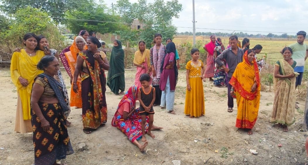 Aurangabad News : बारुण में बारात से लौट रहे बाइक सवार दो युवकों को ट्रेलर ने रौंदा, मौत