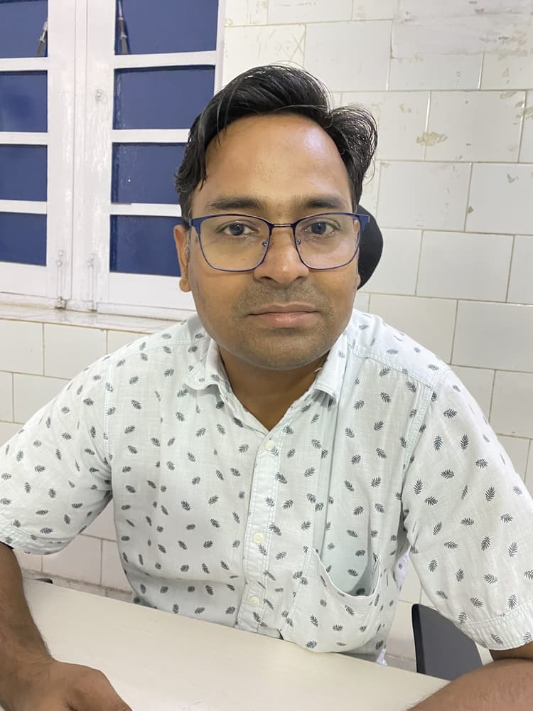 Giridih News: बदलते मौसम के साथ लोग पड़ रहे बीमार, सदर अस्पताल में मरीजों की भीड़ बढ़ी