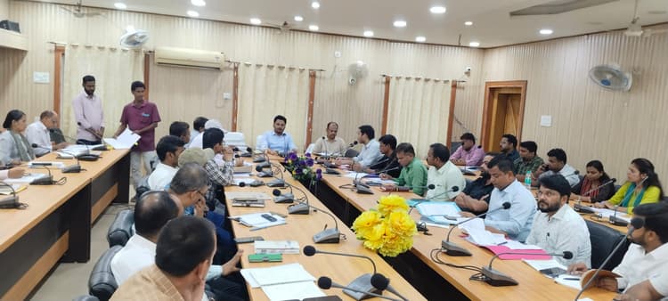 Madhubani News : बिजली व यांत्रिक दोष से बंद पड़े नलकूपों की मरम्मत कर अविलंब कराएं चालू